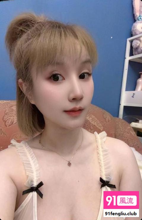 服务系肤白波软妹子